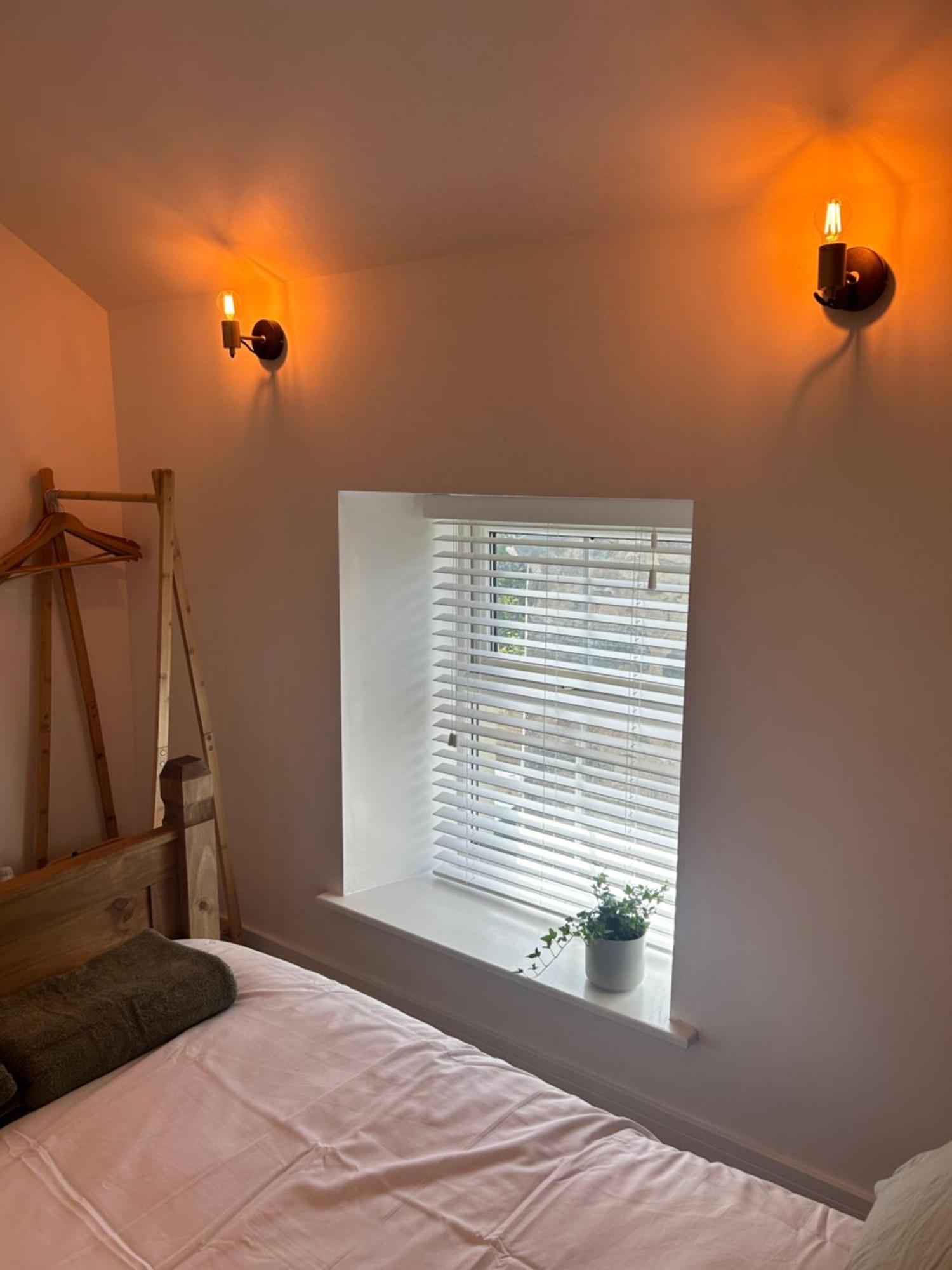 Cosy Modern Miners Cottage Llanllechid エクステリア 写真