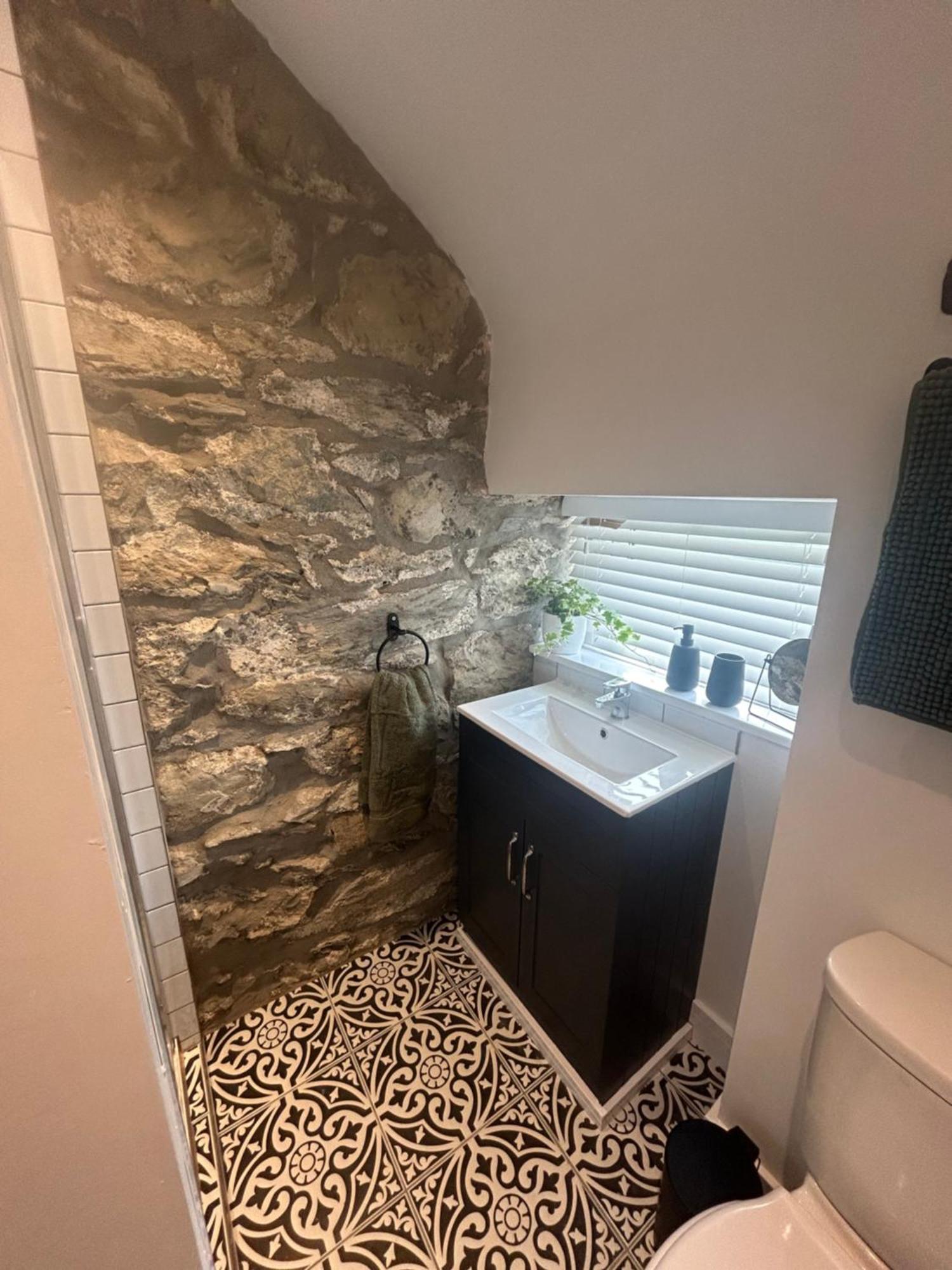 Cosy Modern Miners Cottage Llanllechid エクステリア 写真