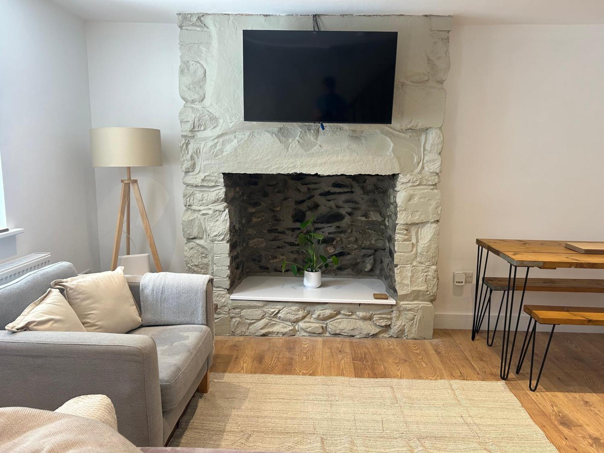 Cosy Modern Miners Cottage Llanllechid エクステリア 写真