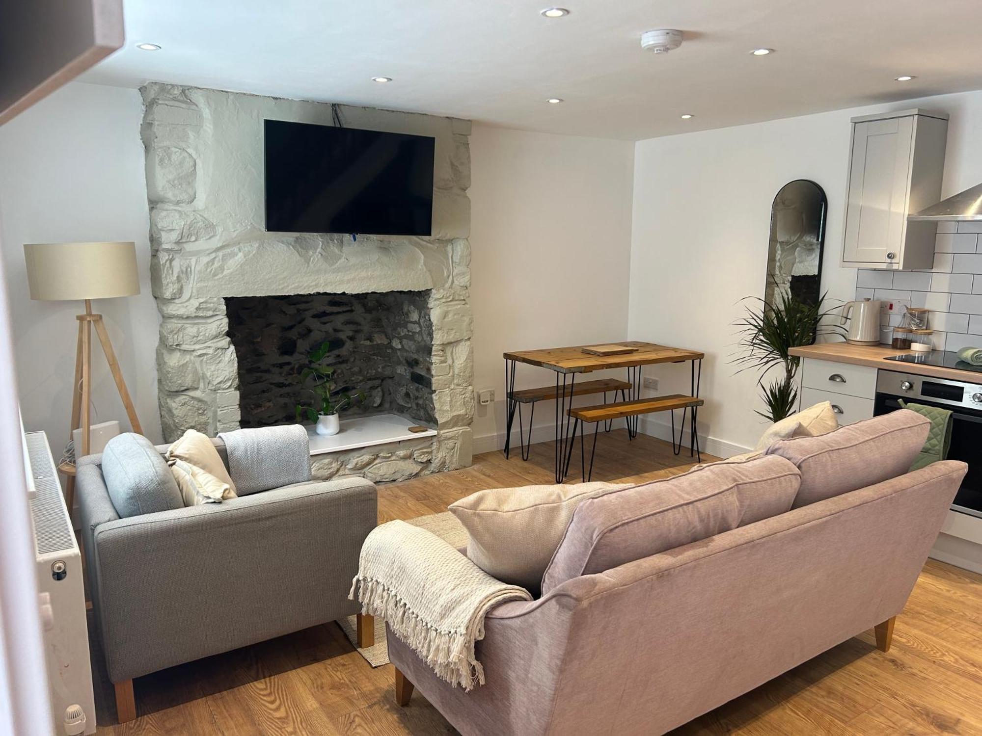 Cosy Modern Miners Cottage Llanllechid エクステリア 写真